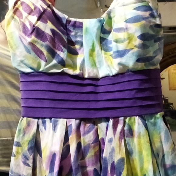 Beautiful floral mini dress - Picture 4 of 13